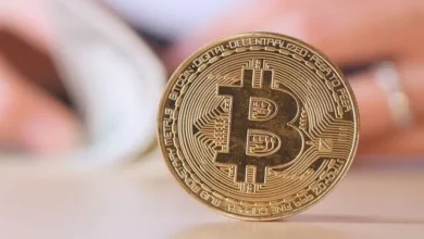 البيتكوين ينخفض مع زيادة التوترات وترقب تشديد السياسة النقدية في الولايات المتحدة