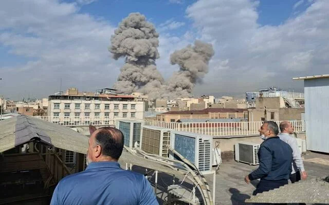 الجيش الأمريكي يستمر في ضرباته ضد إيران وتصاعد التوترات في مضيق هرمز