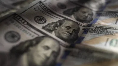 الدولار ينخفض مع تراجع التضخم الأمريكي وزيادة توقعات خفض الفائدة