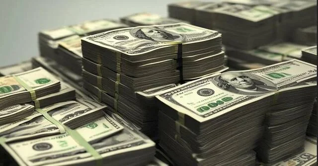 الدولار يواجه خسارة أسبوعية بسبب تقليص رهانات رفع الفائدة