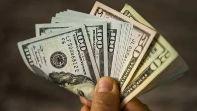 الدولار يواجه خسارة أسبوعية رغم انخفاض توقعات رفع الفائدة الأمريكية