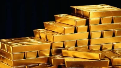الذهب يسجل أول مكاسب شهرية في خمسة أشهر على الرغم من تراجعه