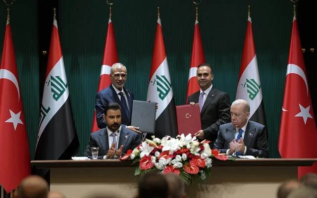 العراق وتركيا يوقعان ثلاث مذكرات تفاهم لتعزيز التعاون في مجالات متنوعة