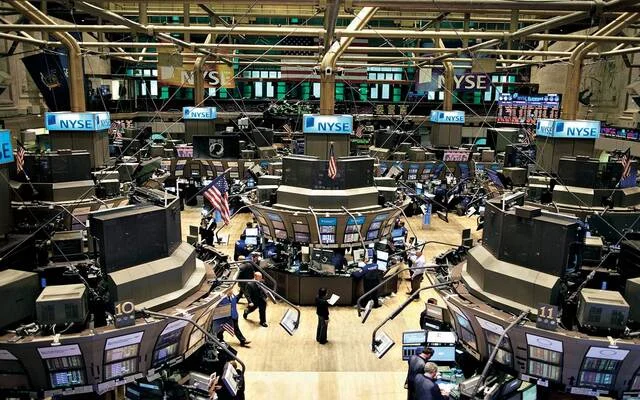 تراجع أسهم الرقائق العالمية بسبب مخاوف من استثمارات الذكاء الاصطناعي