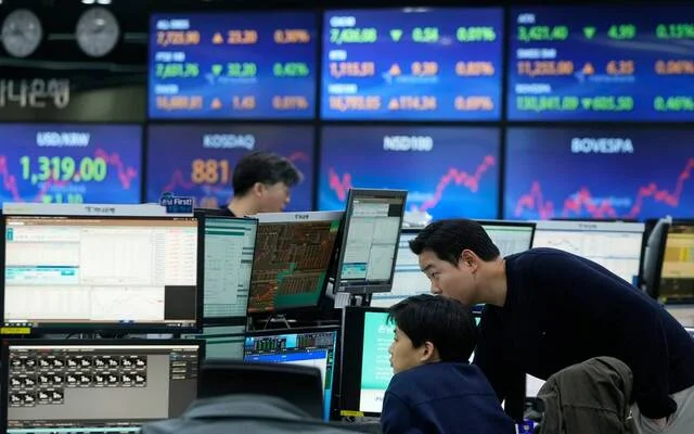 تراجع الأسهم الآسيوية amid تصاعد المخاوف حول تقييمات الذكاء الاصطناعي