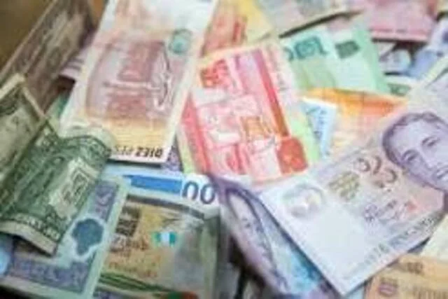 تراجع العملات الآسيوية مع زيادة الرسوم الجمركية الأمريكية ومخاوف التضخم