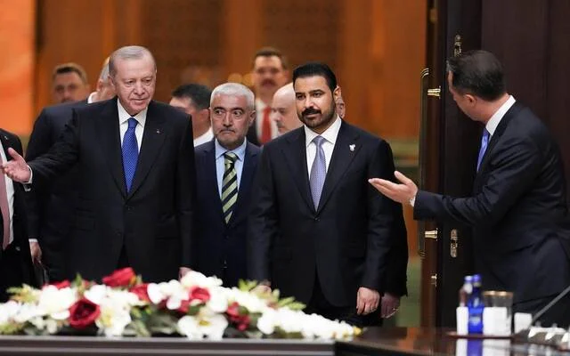 رئيس وزراء العراق وأردوغان يناقشان التعاون في مجالات الطاقة والمياه والنقل