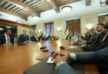رئيس وزراء العراق يناقش التعاون في الطاقة والاستثمار مع مسؤولين أمريكيين
