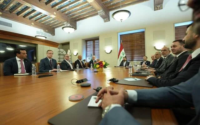 رئيس وزراء العراق يناقش التعاون في الطاقة والاستثمار مع مسؤولين أمريكيين