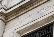 زيادة التوقعات برفع الفيدرالي الأمريكي لأسعار الفائدة بسبب ارتفاع النفط