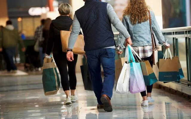 زيادة مبيعات التجزئة الأمريكية في يونيو نتيجة للإنفاق الاستهلاكي