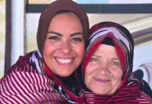 آية عبدالرحمن تشارك صورًا مع خديجة بطلة إعلان محمد صلاح في طرابزون