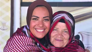 آية عبدالرحمن تشارك صورًا مع خديجة بطلة إعلان محمد صلاح في طرابزون