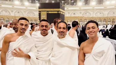 أحمد بحر (كزبرة) يؤدي العمرة مع صناع فيلم "محمود التاني" في السعودية