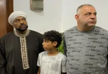 أحمد جوهر يحضر عزاء والدة الفنان حجازي متقال في مسجد الحجاز