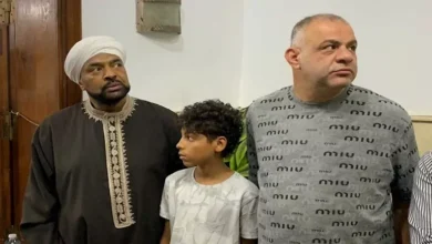 أحمد جوهر يحضر عزاء والدة الفنان حجازي متقال في مسجد الحجاز