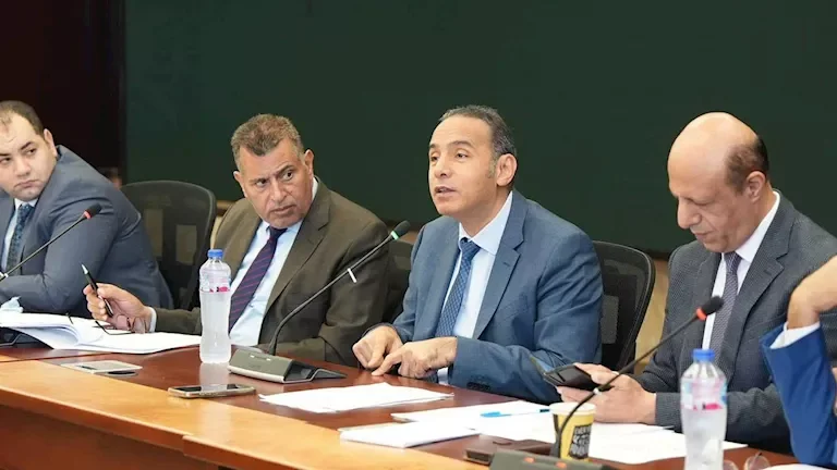 ارتفاع أسعار النفط بعد تقارير عن انخفاض مخزونات الخام الأمريكية