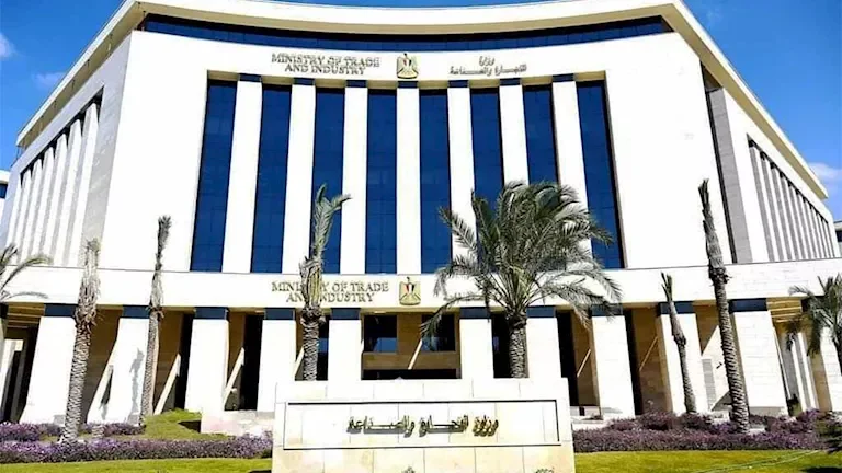 ارتفاع أسعار النفط بعد تقارير عن انخفاض مخزونات الخام الأمريكية