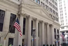 ارتفاع سعر النفط إلى 90 دولارًا للبرميل مع توقعات بتقلبات في السوق العالمية