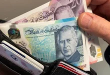 الإسترليني ينخفض مقابل الدولار مع انتظار قرار الفائدة الأمريكية