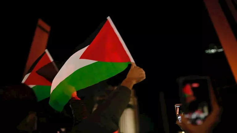الجيش الإسرائيلي يعلن عن استهداف مواقع في غزة رداً على الهجمات الصاروخية
