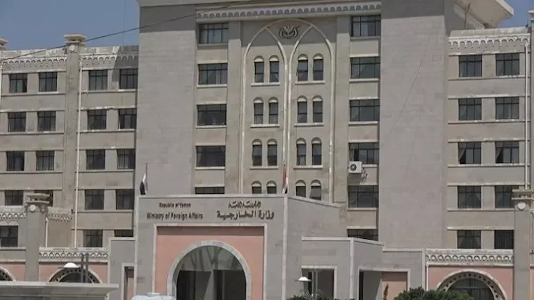 الجيش الإسرائيلي يعلن عن استهداف مواقع لحركة حماس في غزة رداً على إطلاق صواريخ