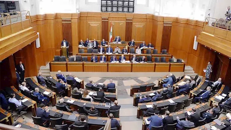 الجيش الإسرائيلي يعلن عن استهداف مواقع لحركة حماس في قطاع غزة