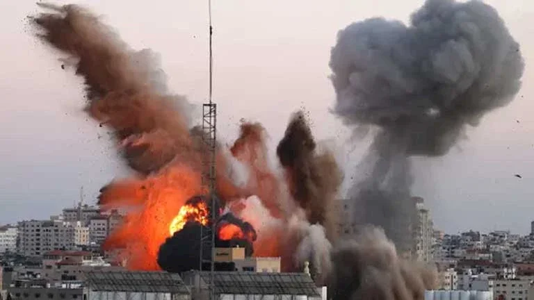 الجيش الإسرائيلي يعلن عن استهداف مواقع لحركة حماس في قطاع غزة بعد تصعيد التوترات