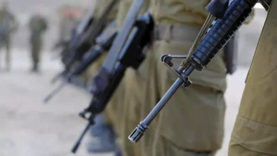 الجيش الإسرائيلي يعلن عن استهداف مواقع في غزة رداً على إطلاق صواريخ نحو الأراضي المحتلة