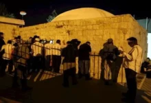 الجيش الإسرائيلي يعلن عن استهداف مواقع لحركة حماس في غزة رداً على الهجمات الصاروخية