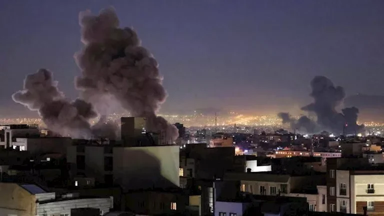الجيش الإسرائيلي يعلن عن تنفيذ غارات جوية على مواقع في قطاع غزة