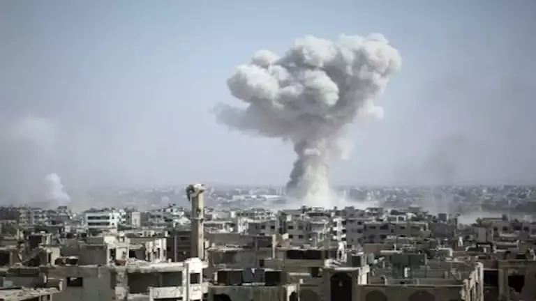 الجيش الإسرائيلي يعلن عن تنفيذ غارات على مواقع في قطاع غزة بعد تصعيد التوترات