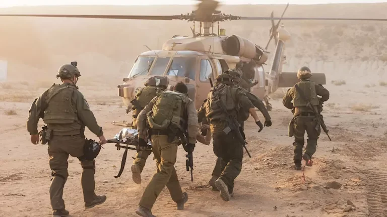 الجيش الإسرائيلي يعلن عن تنفيذ غارات على مواقع في غزة رداً على إطلاق صواريخ نحو أراضيه