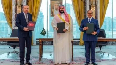 الجيش الإسرائيلي يعلن عن تنفيذ غارات على مواقع في قطاع غزة رداً على إطلاق صواريخ