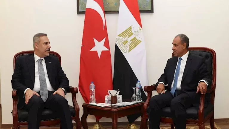 الجيش الإسرائيلي يعلن عن توجيه ضربات جديدة على قطاع غزة بعد تصعيد التوترات