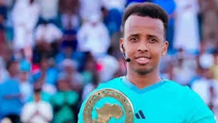 النادي الأهلي يعزز صفوفه بالتعاقد مع اللاعب الدولي المصري محمد صلاح لمدة أربع سنوات