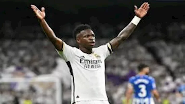 النادي الأهلي يعلن تجديد عقد اللاعب محمد الشناوي حتى 2026