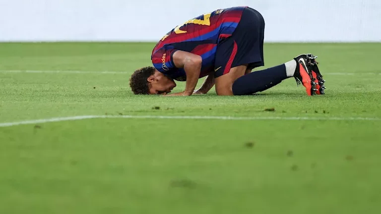 النادي الأهلي يعلن تجديد عقد اللاعب محمد الشناوي حتى 2026
