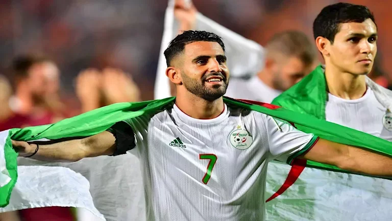 النادي الأهلي يعلن تجديد عقد مدربه بيتسو موسيماني حتى 2025