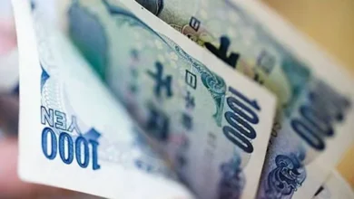 الين يرتفع بعد تدخل ياباني أمريكي والدولار يواجه ضغوطاً