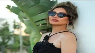 انهيار الفنانة لورا خليل أثناء تشييع جثمان زوجها وحالة خالد الصاوي الصحية