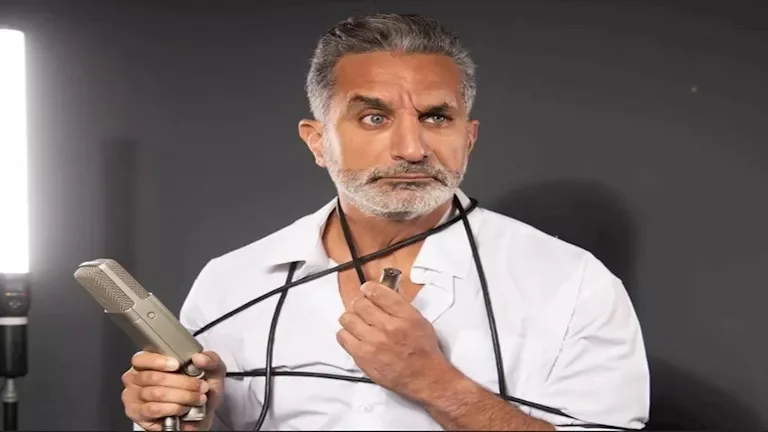 باسم يوسف يسخر من حيوية عمرو دياب في حفله الأخير: "عيش سنك يا أخي"