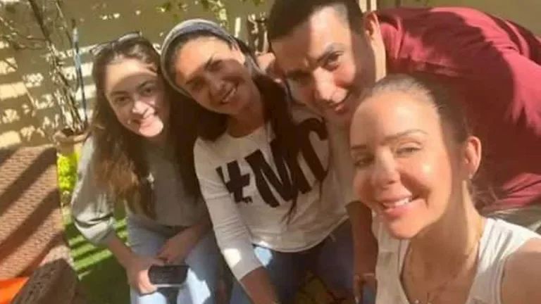 بسمة تنشر صورة مع ياسمين ابنة نجلاء فتحي وتعلق: "هتوحشيني يا طيبة"