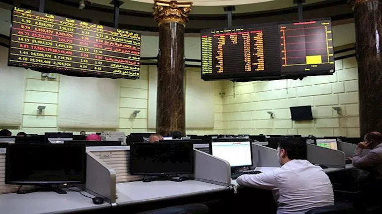 تراجع أسعار النفط مع زيادة المخزونات الأمريكية وتوقعات الطلب العالمي