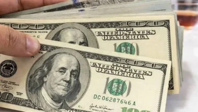 تراجع الدولار مع انتظار المفاوضات الأمريكية-الإيرانية واستمرار مكاسب الين
