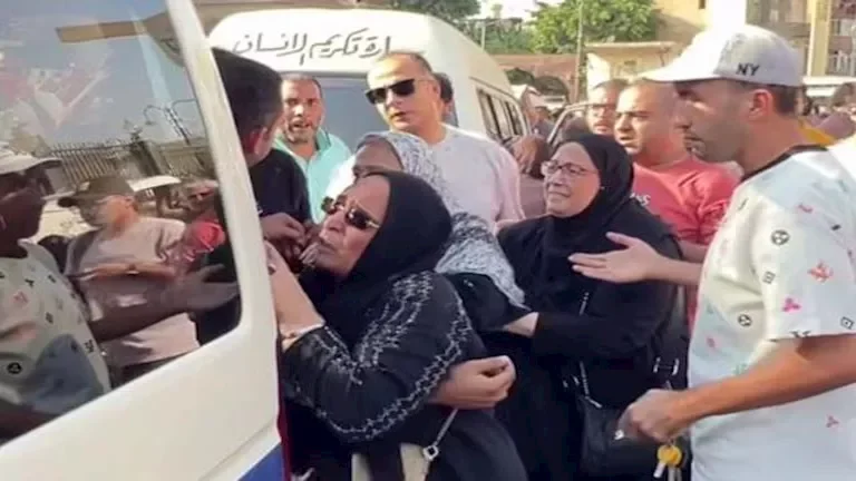 تشييع جثمان الفنان عمرو محمد علي إلى مثواه الأخير بعد صراع مع المرض