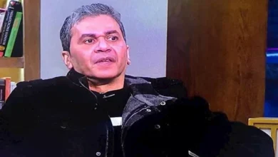 توفي الفنان عمرو محمد علي بعد صراع مع مرض التصلب المتعدد عن عمر 51 عاماً