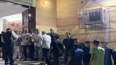 حجازي متقال يستقبل المعزين في عزاء والدته بمسجد الحجاز بعد وفاتها