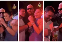 رامز جلال يمازح محمد عبدالمنصف خلال حفل في الساحل الشمالي بعد زواجه السري من إيمان الزيدي