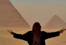 سلمى أبو ضيف تظهر بدون مكياج وياسمين عبدالعزيز تستعرض لقطات من أهرامات الجيزة